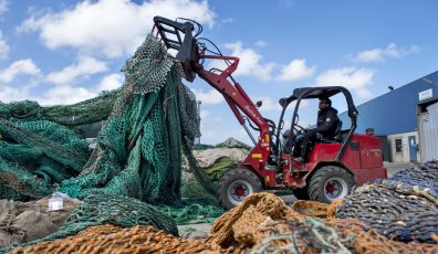 Plastix i Lemvig - bringe affaldet tilbage i løkken, omdanne brugte fiskegarn, trawl, taifun og stålwirer til råmaterialer. Plast og stål.